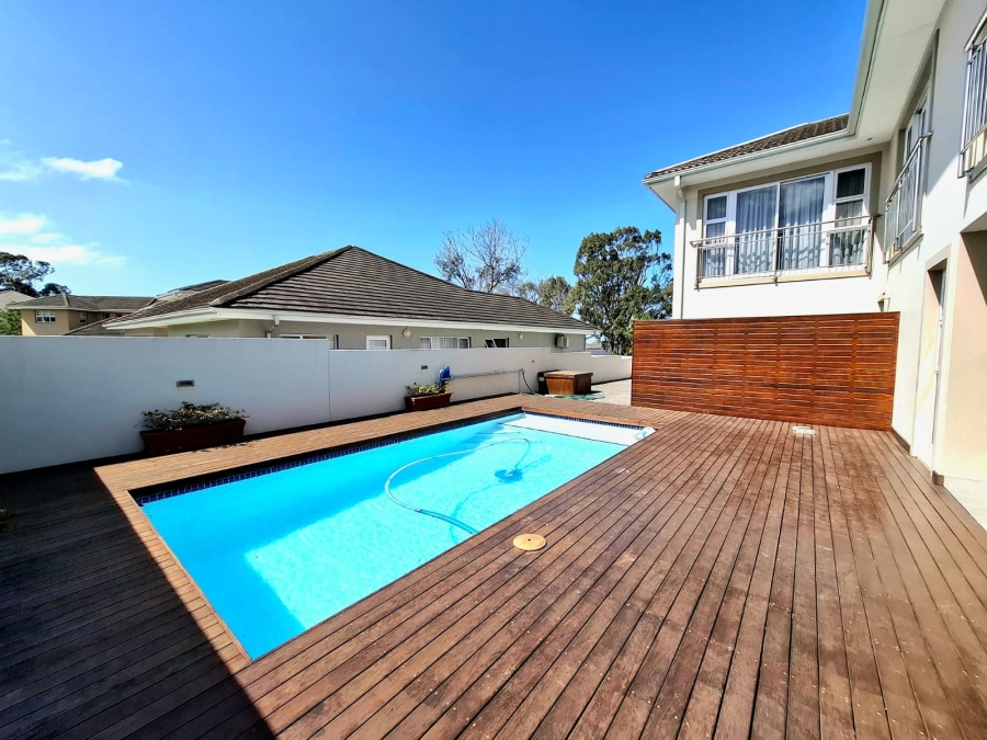 6 Bedroom Property for Sale in Beacon Bay Eastern Cape